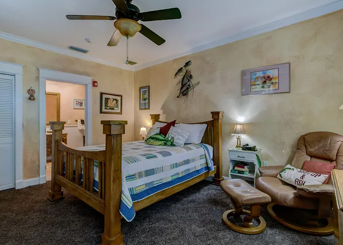 Anchor Inn Nsb Bed And Breakfast